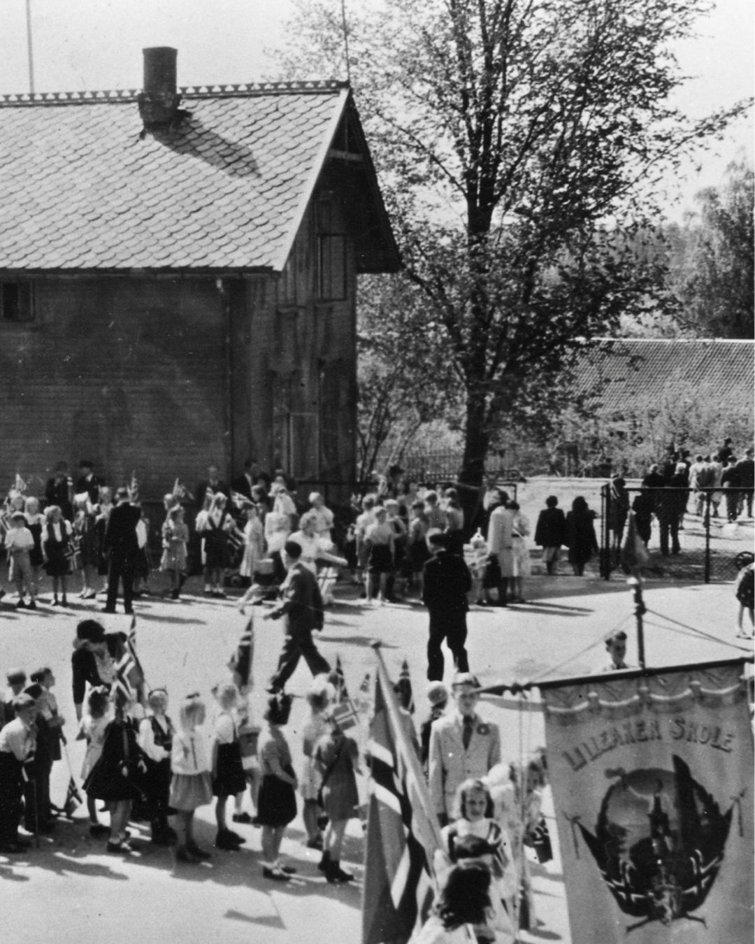 Foto: Anne Dean En gruppe mennesker som marsjerer
