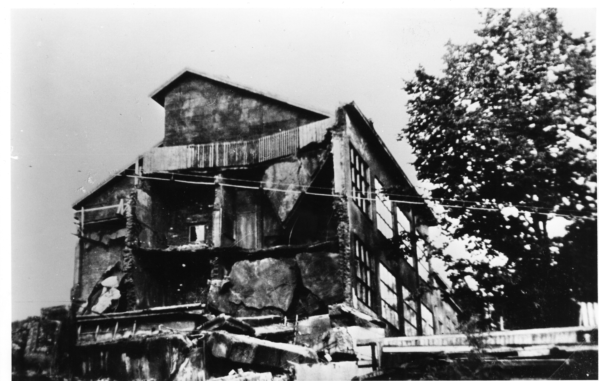 Lilleaker skole 1944 etter eksplosjonen 17. oktober