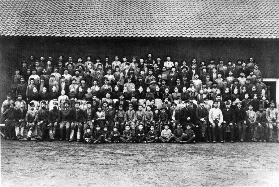 Mustads arbeidere rundt 1900 Mustads arbeidere rundt 1900